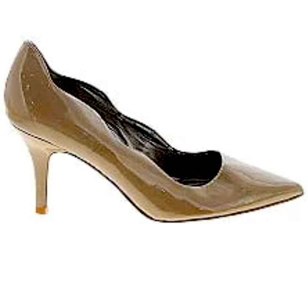 Tahari , Tan/Taupe Pointed Toe Pumps/Heel 
Size 11
